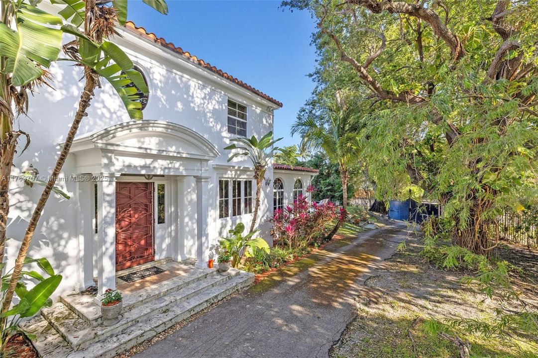Recently Sold: $3,250,000 (4 beds, 4 baths, 4267 Square Feet)