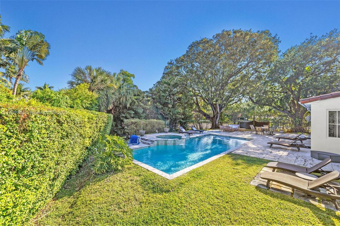 Recently Sold: $3,250,000 (4 beds, 4 baths, 4267 Square Feet)