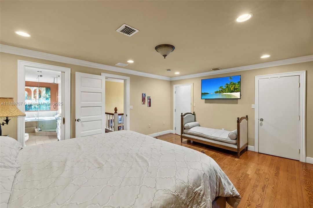 Recently Sold: $3,250,000 (4 beds, 4 baths, 4267 Square Feet)