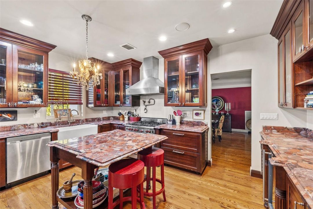 Recently Sold: $3,250,000 (4 beds, 4 baths, 4267 Square Feet)