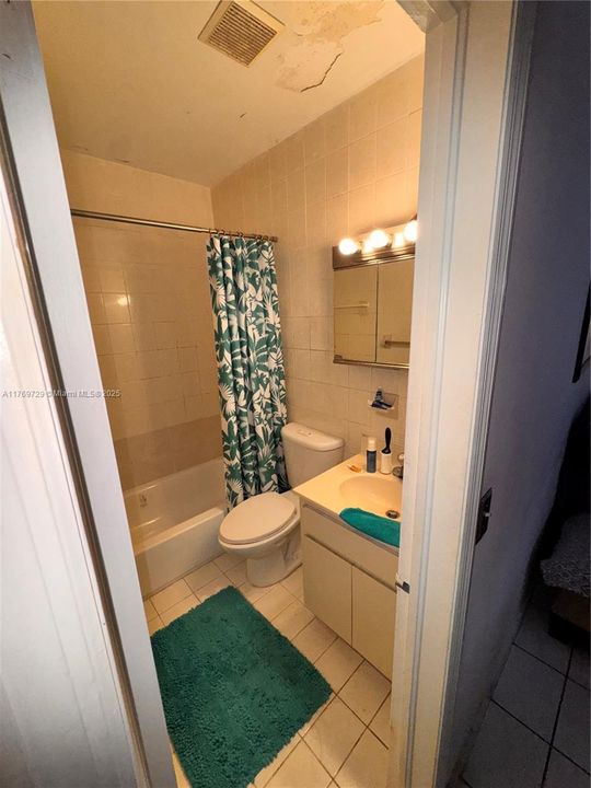 Activo con contrato: $450,000 (3 camas, 3 baños, 1803 Pies cuadrados)