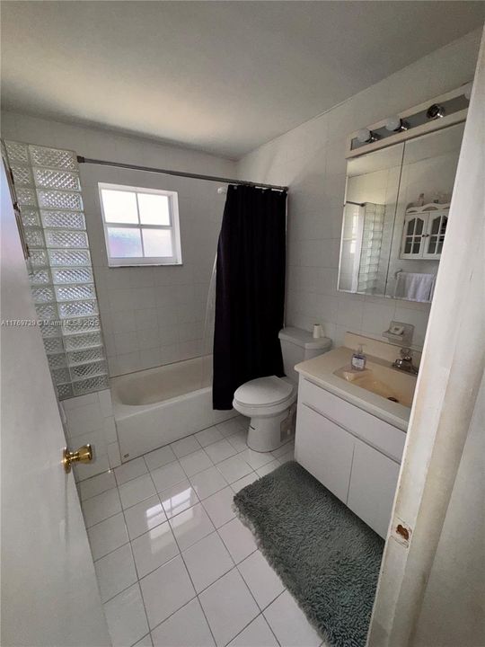 Activo con contrato: $450,000 (3 camas, 3 baños, 1803 Pies cuadrados)