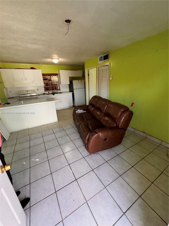 Activo con contrato: $450,000 (3 camas, 3 baños, 1803 Pies cuadrados)