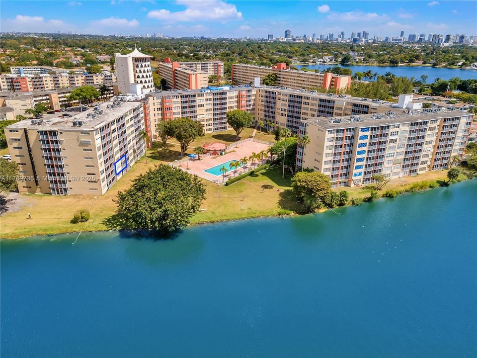 Vendido Recientemente: $199,000 (2 camas, 2 baños, 1317 Pies cuadrados)