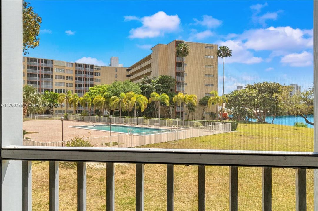 Vendido Recientemente: $199,000 (2 camas, 2 baños, 1317 Pies cuadrados)