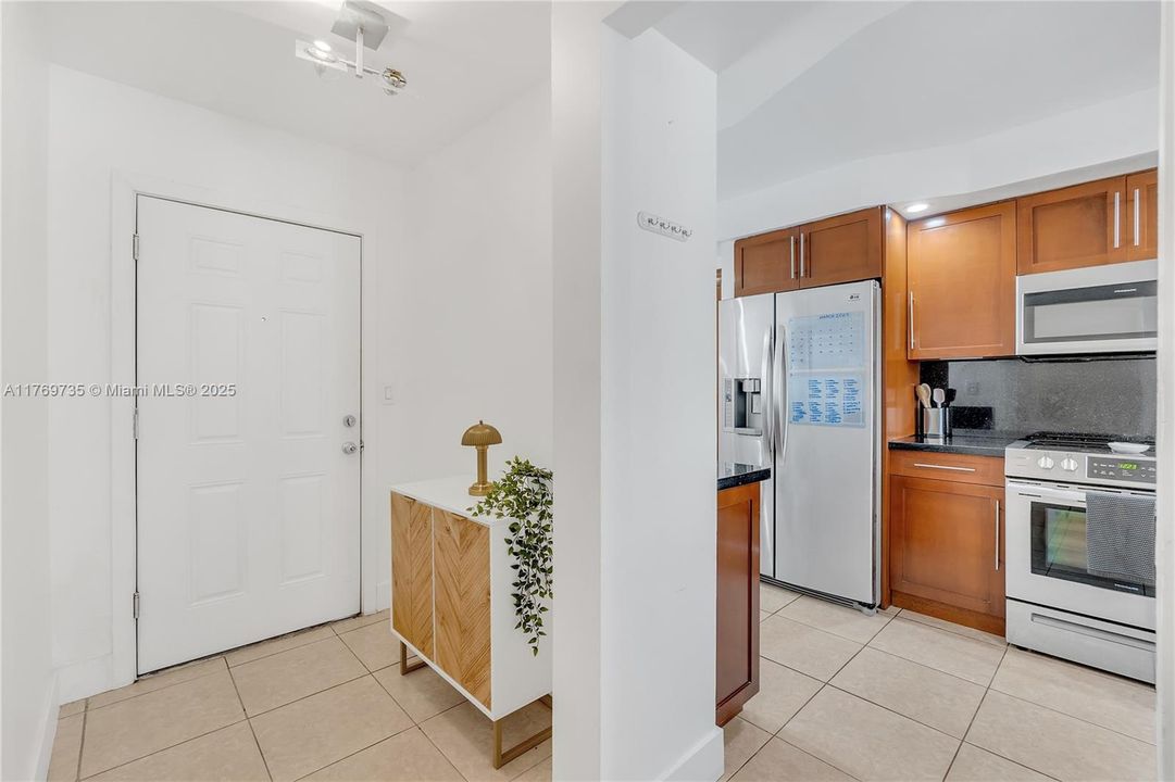 Vendido Recientemente: $199,000 (2 camas, 2 baños, 1317 Pies cuadrados)