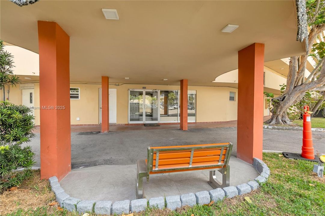 Vendido Recientemente: $199,000 (2 camas, 2 baños, 1317 Pies cuadrados)