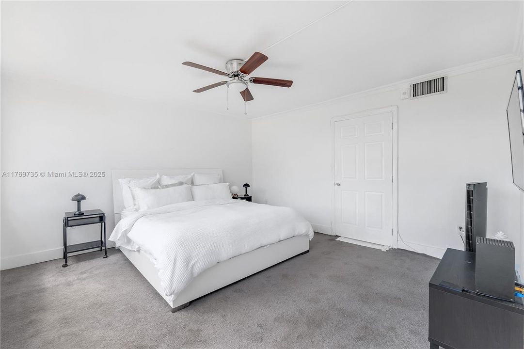 Vendido Recientemente: $199,000 (2 camas, 2 baños, 1317 Pies cuadrados)