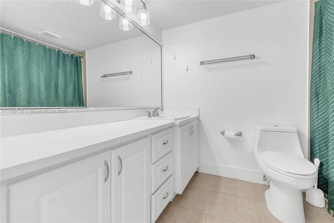 Vendido Recientemente: $199,000 (2 camas, 2 baños, 1317 Pies cuadrados)