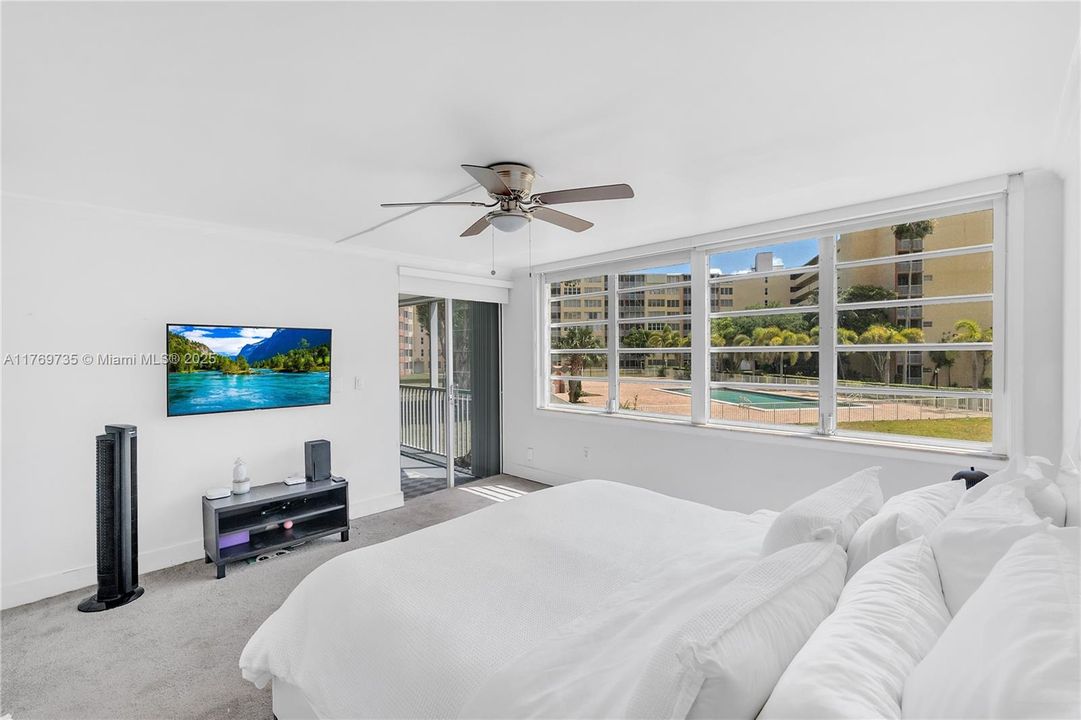 Vendido Recientemente: $199,000 (2 camas, 2 baños, 1317 Pies cuadrados)