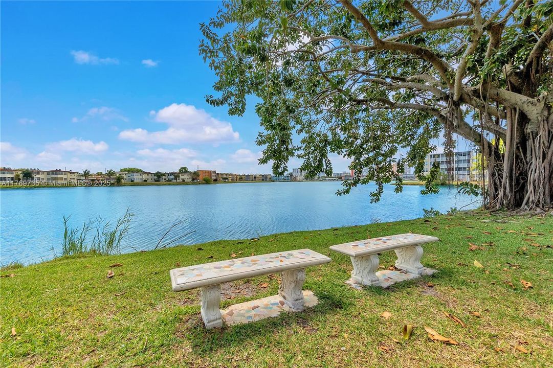 Vendido Recientemente: $199,000 (2 camas, 2 baños, 1317 Pies cuadrados)