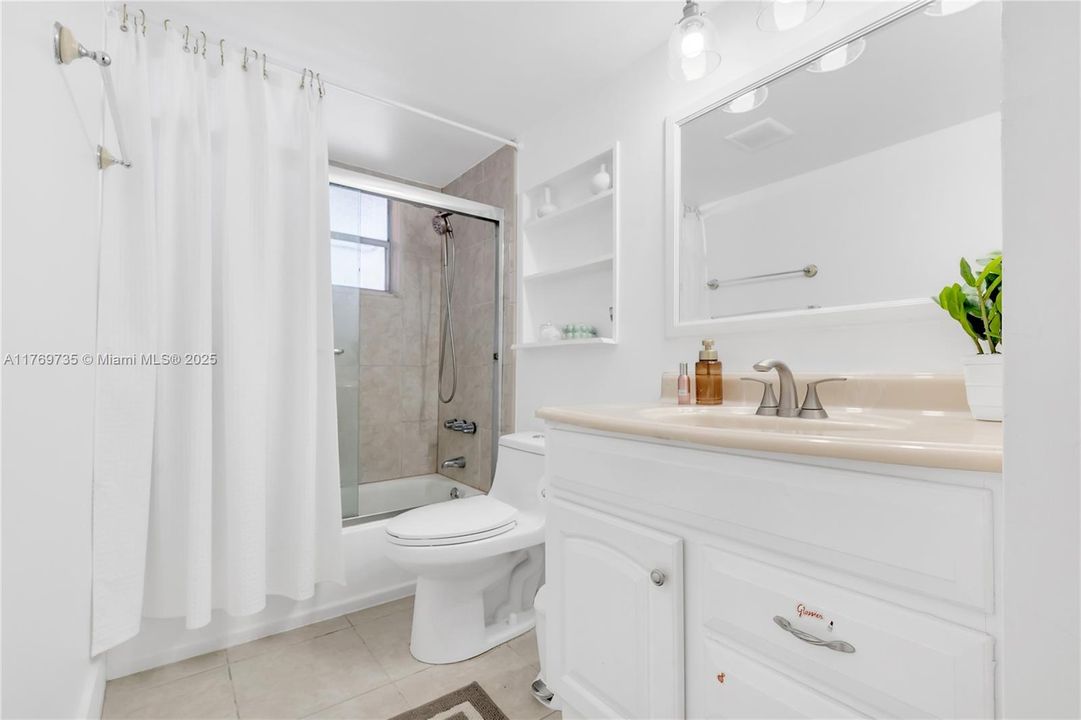 Vendido Recientemente: $199,000 (2 camas, 2 baños, 1317 Pies cuadrados)