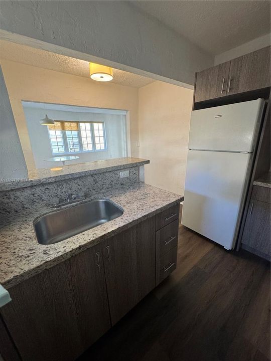 Recientemente alquilado: $2,099 (1 camas, 1 baños, 3611 Pies cuadrados)