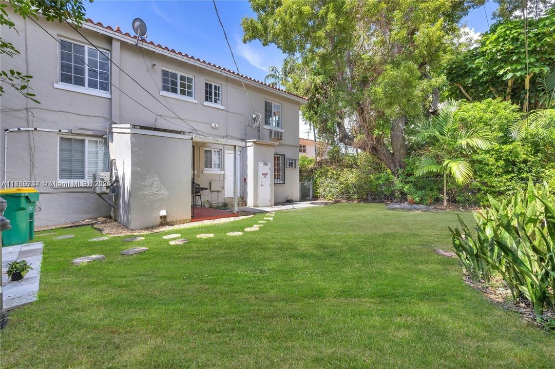 Recientemente alquilado: $2,099 (1 camas, 1 baños, 3611 Pies cuadrados)