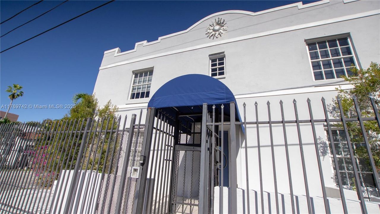 На продажу: $235,000 (2 спален, 1 ванн, 610 Квадратных фут)