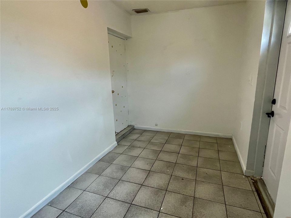 Recientemente alquilado: $1,600 (1 camas, 1 baños, 1300 Pies cuadrados)