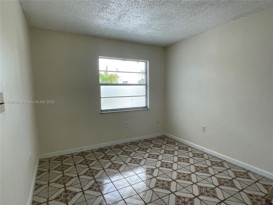 Recientemente alquilado: $1,600 (1 camas, 1 baños, 1300 Pies cuadrados)