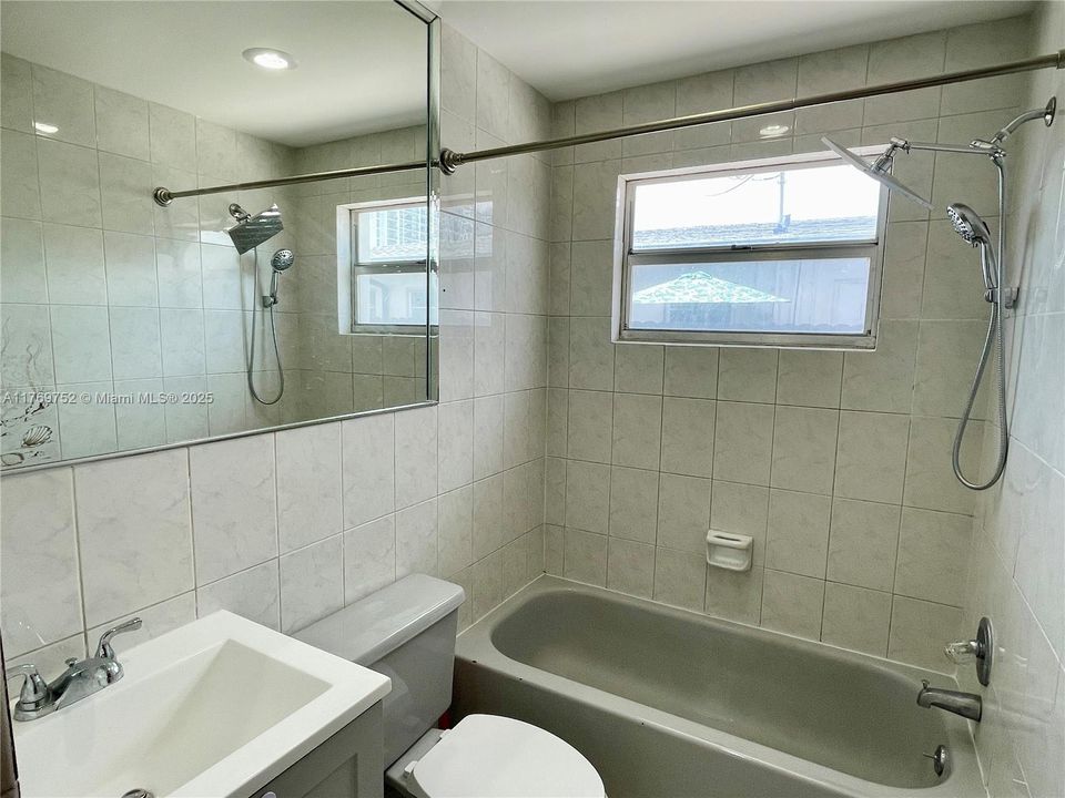 Recientemente alquilado: $1,600 (1 camas, 1 baños, 1300 Pies cuadrados)