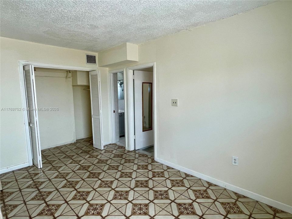 Recientemente alquilado: $1,600 (1 camas, 1 baños, 1300 Pies cuadrados)