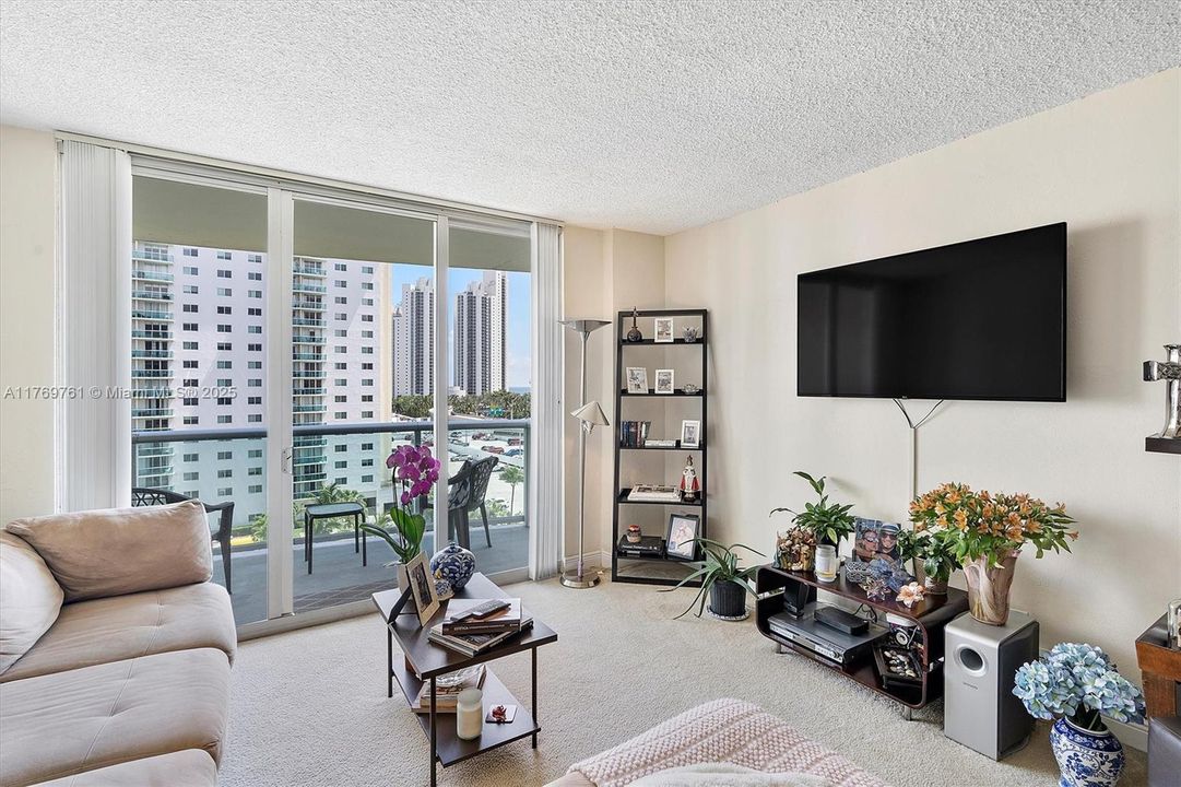 Recently Sold: $315,000 (1 beds, 1 baths, 1000 Square Feet)