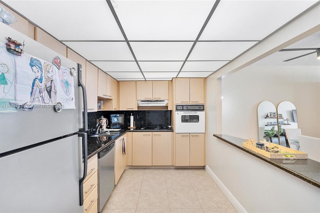 Recently Sold: $315,000 (1 beds, 1 baths, 1000 Square Feet)