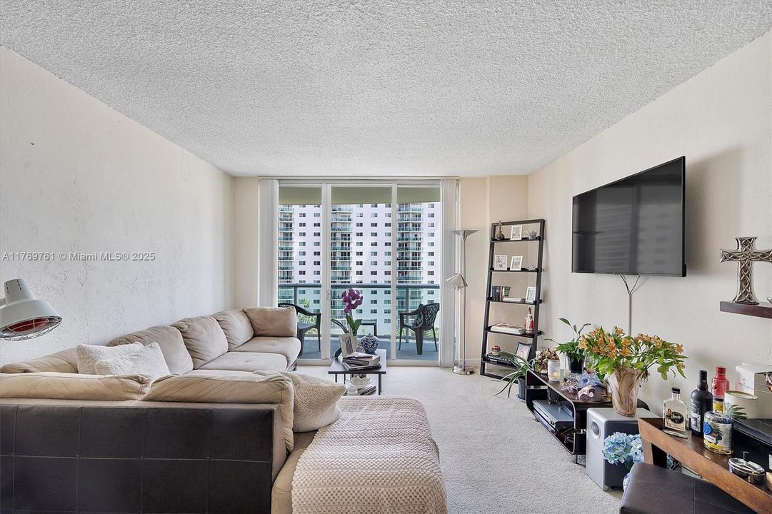 Recently Sold: $315,000 (1 beds, 1 baths, 1000 Square Feet)