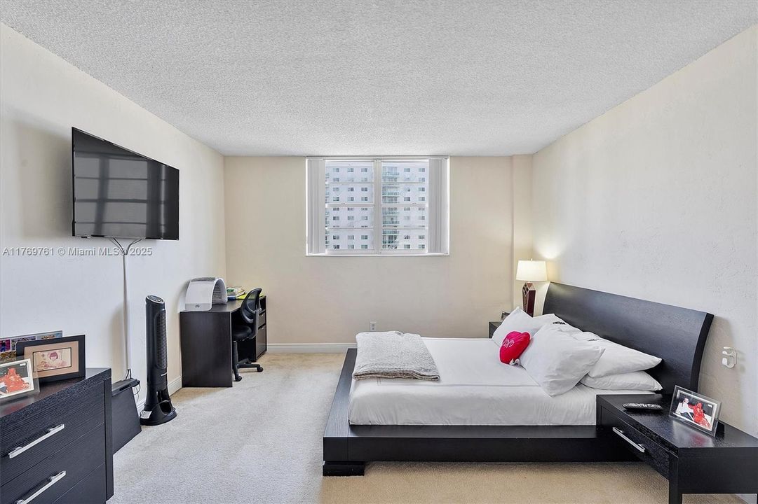 Recently Sold: $315,000 (1 beds, 1 baths, 1000 Square Feet)