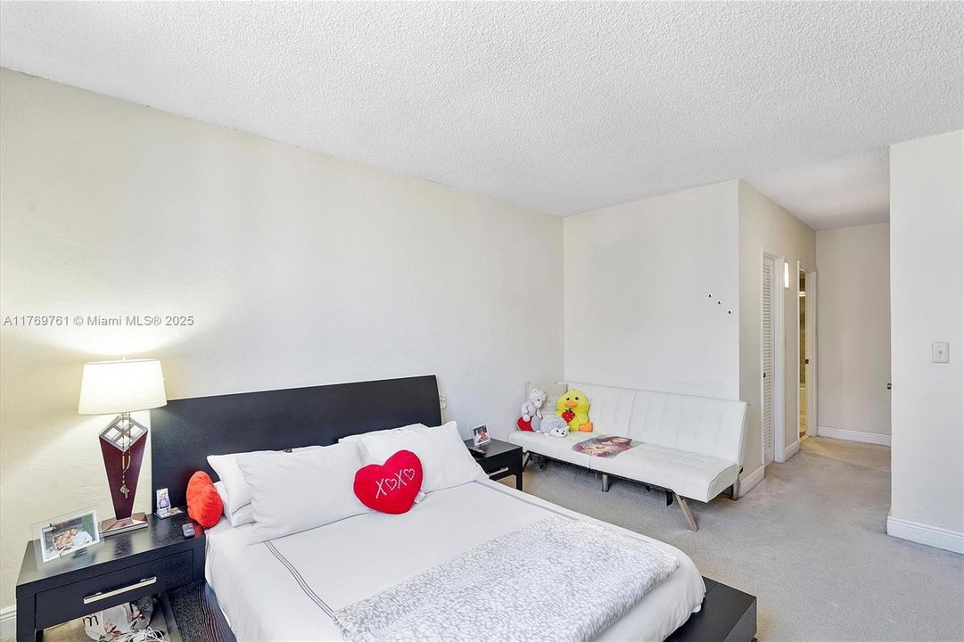 Recently Sold: $315,000 (1 beds, 1 baths, 1000 Square Feet)