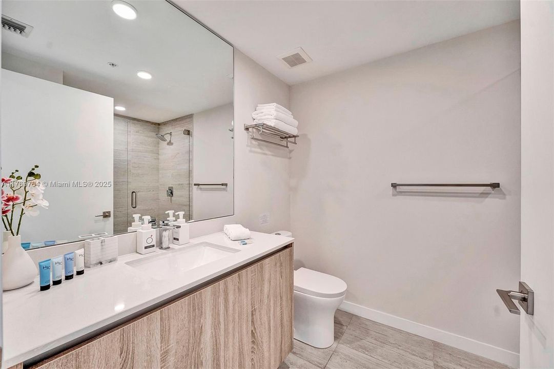 На продажу: $990,000 (2 спален, 2 ванн, 1062 Квадратных фут)