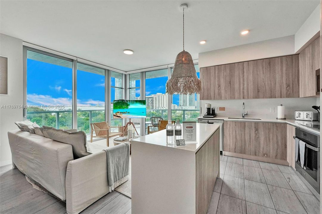 На продажу: $990,000 (2 спален, 2 ванн, 1062 Квадратных фут)