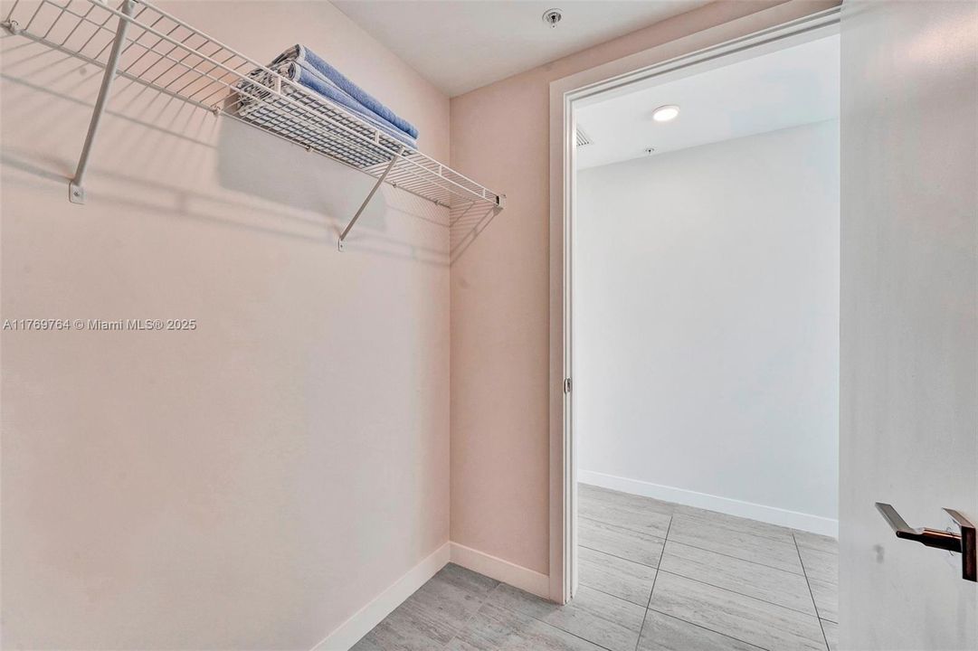 На продажу: $990,000 (2 спален, 2 ванн, 1062 Квадратных фут)