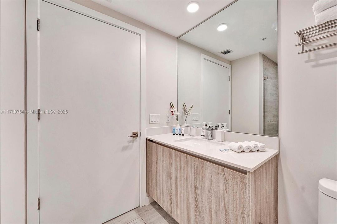 На продажу: $990,000 (2 спален, 2 ванн, 1062 Квадратных фут)