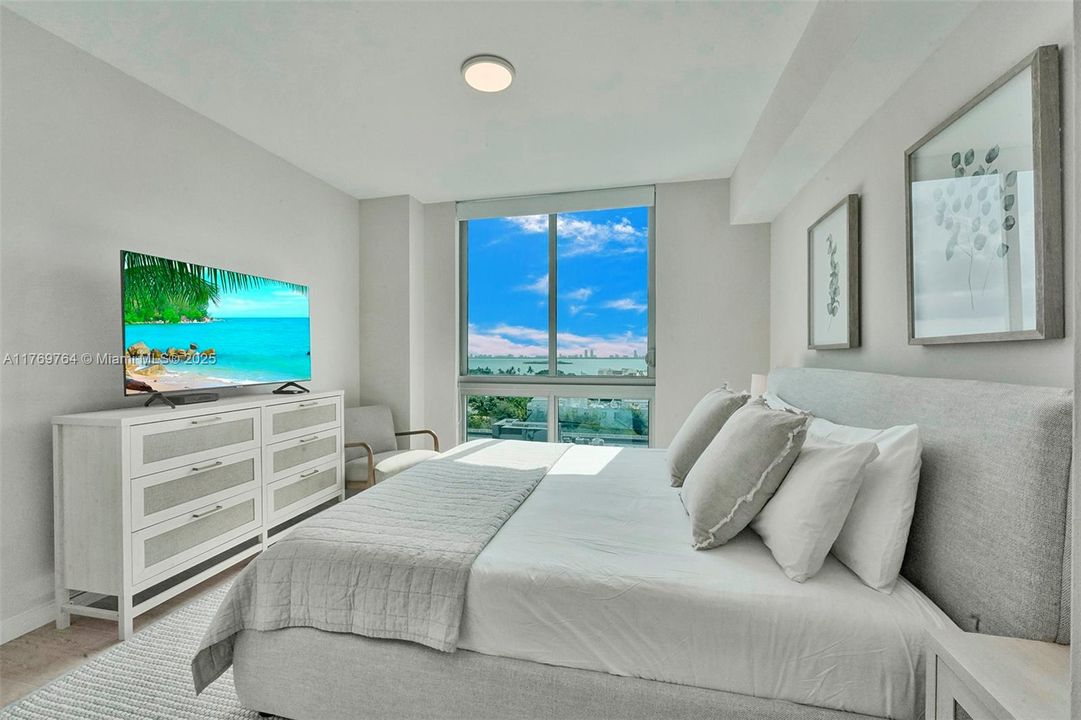 На продажу: $990,000 (2 спален, 2 ванн, 1062 Квадратных фут)