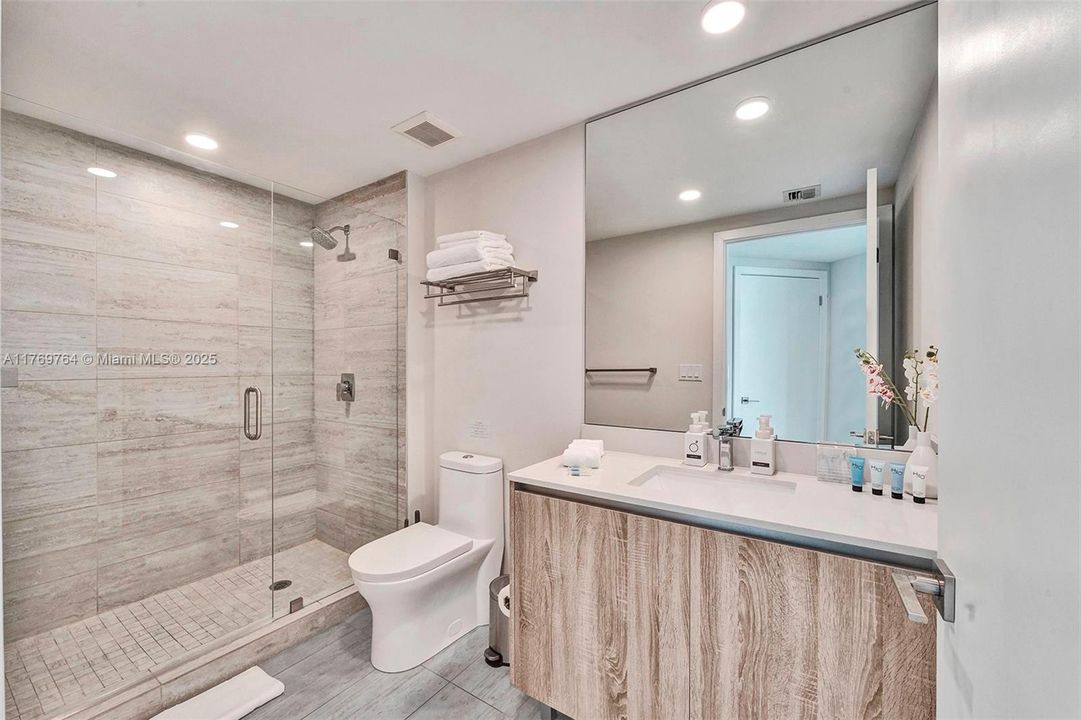 На продажу: $990,000 (2 спален, 2 ванн, 1062 Квадратных фут)