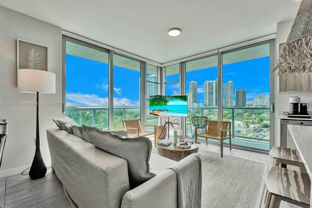 На продажу: $990,000 (2 спален, 2 ванн, 1062 Квадратных фут)