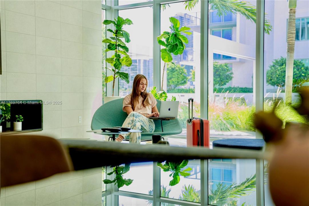 На продажу: $990,000 (2 спален, 2 ванн, 1062 Квадратных фут)