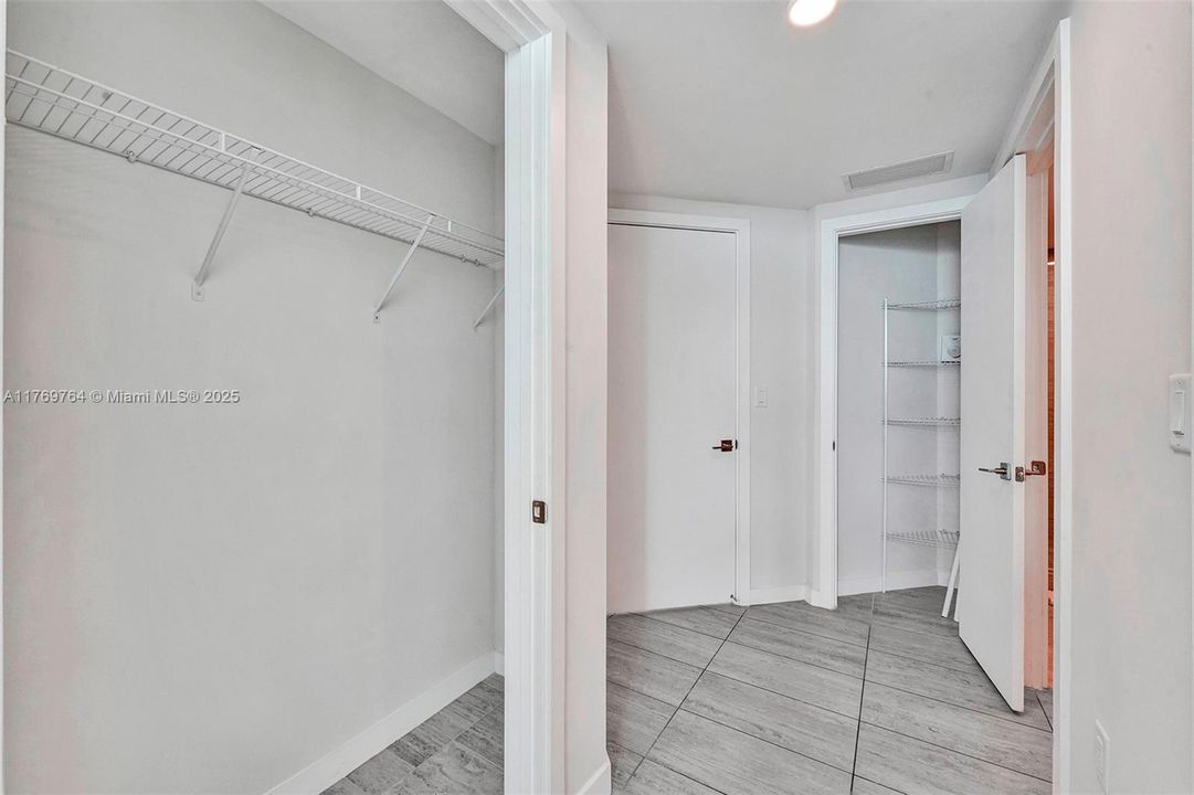 На продажу: $990,000 (2 спален, 2 ванн, 1062 Квадратных фут)