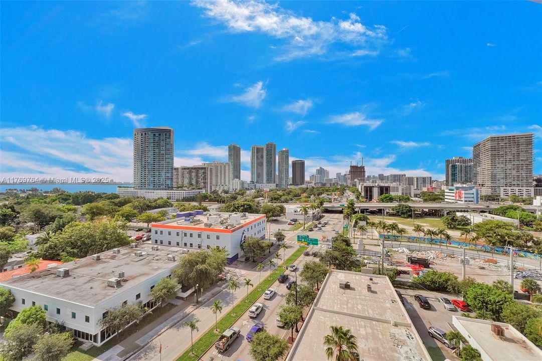 На продажу: $990,000 (2 спален, 2 ванн, 1062 Квадратных фут)