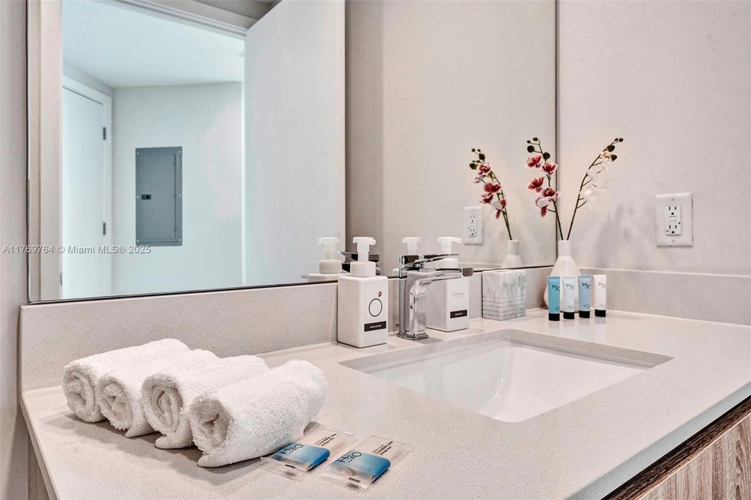 На продажу: $990,000 (2 спален, 2 ванн, 1062 Квадратных фут)