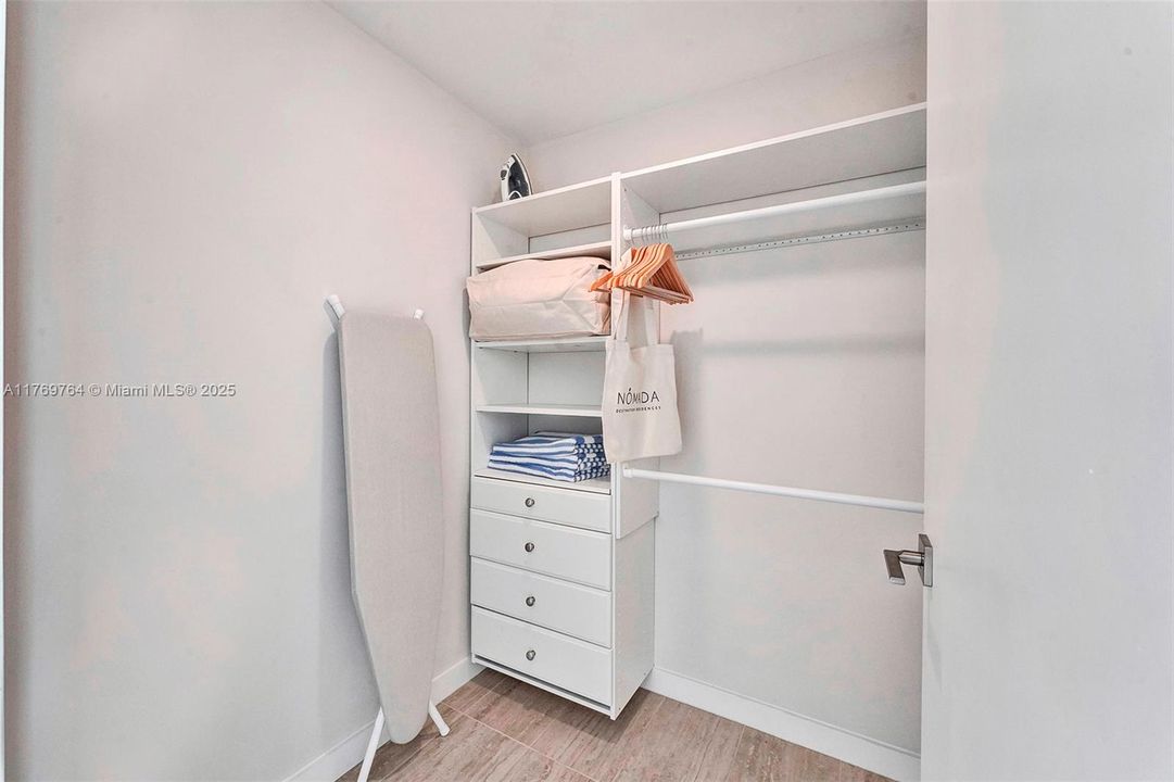 На продажу: $990,000 (2 спален, 2 ванн, 1062 Квадратных фут)