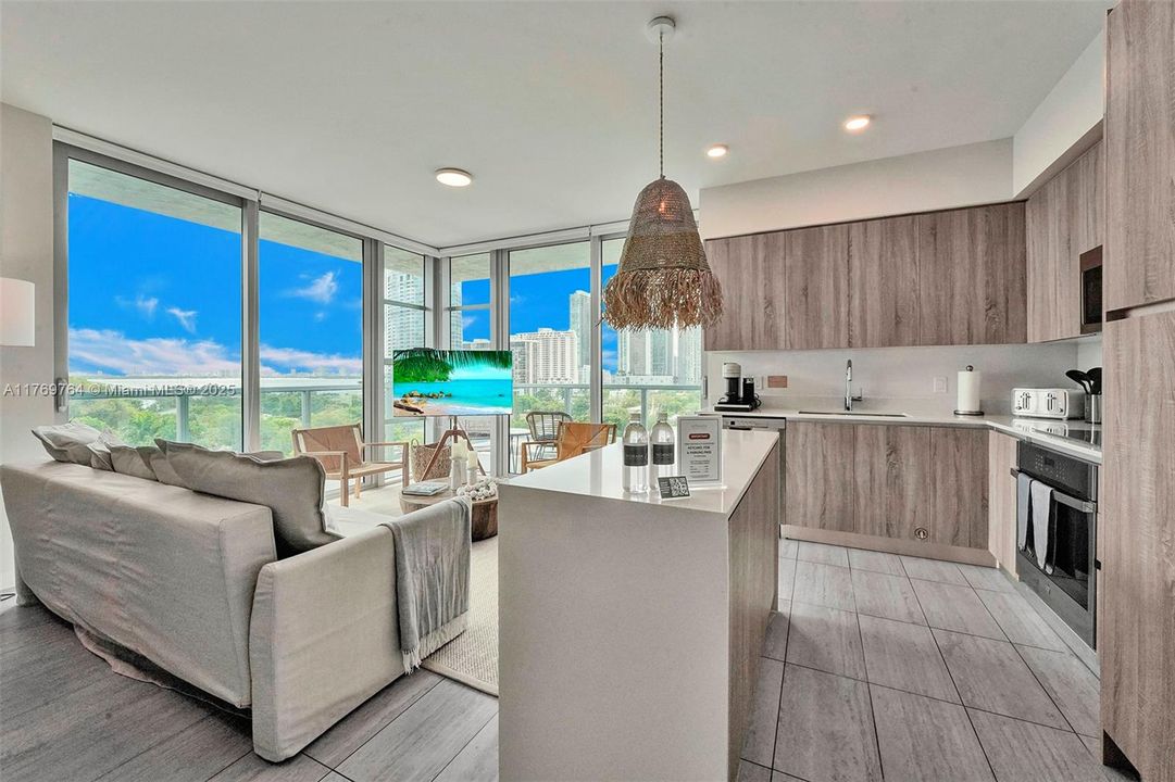 На продажу: $990,000 (2 спален, 2 ванн, 1062 Квадратных фут)