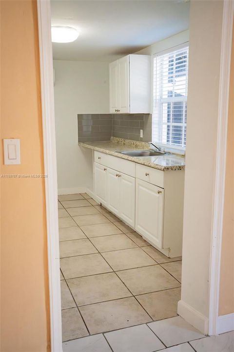 最近售出: $714,999 (4 贝兹, 3 浴室, 2164 平方英尺)