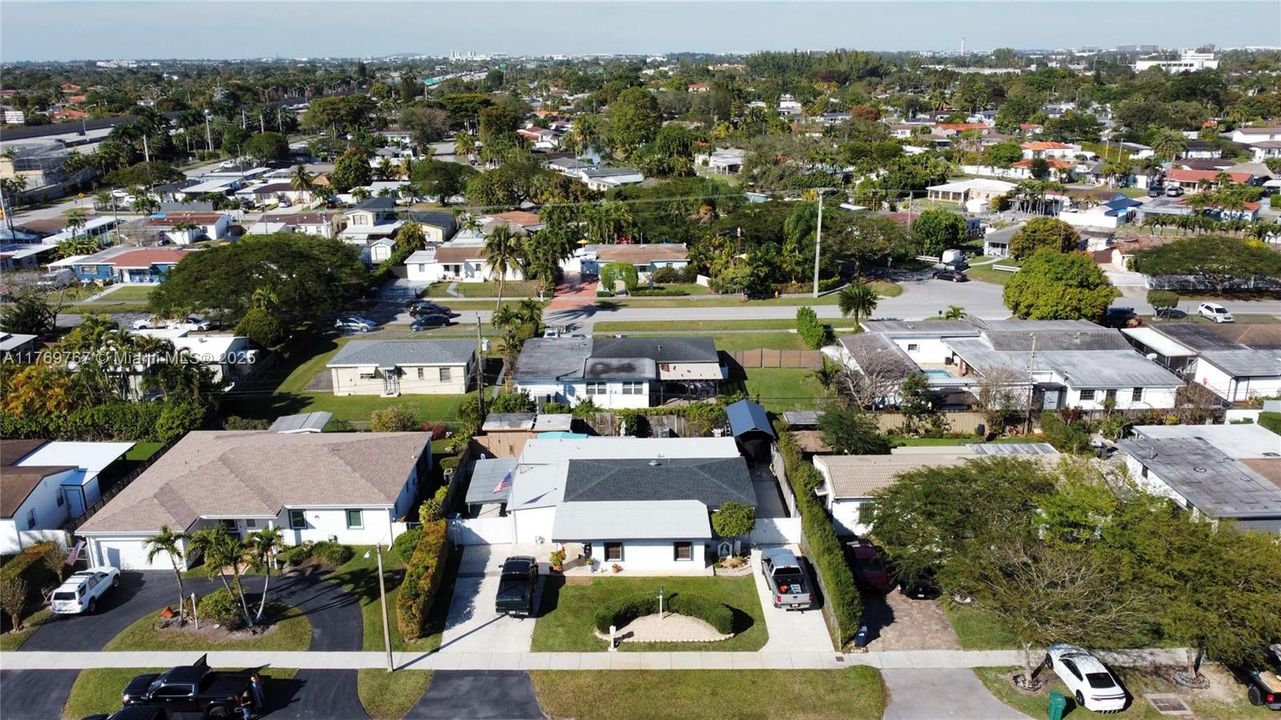 最近售出: $714,999 (4 贝兹, 3 浴室, 2164 平方英尺)