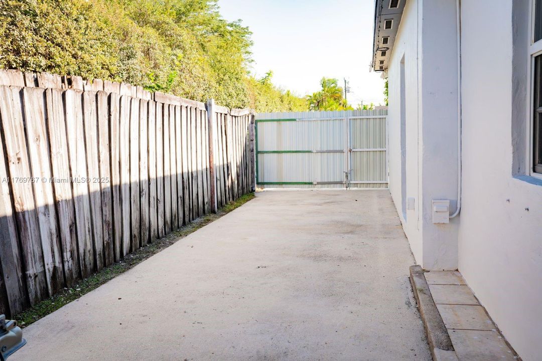 最近售出: $714,999 (4 贝兹, 3 浴室, 2164 平方英尺)