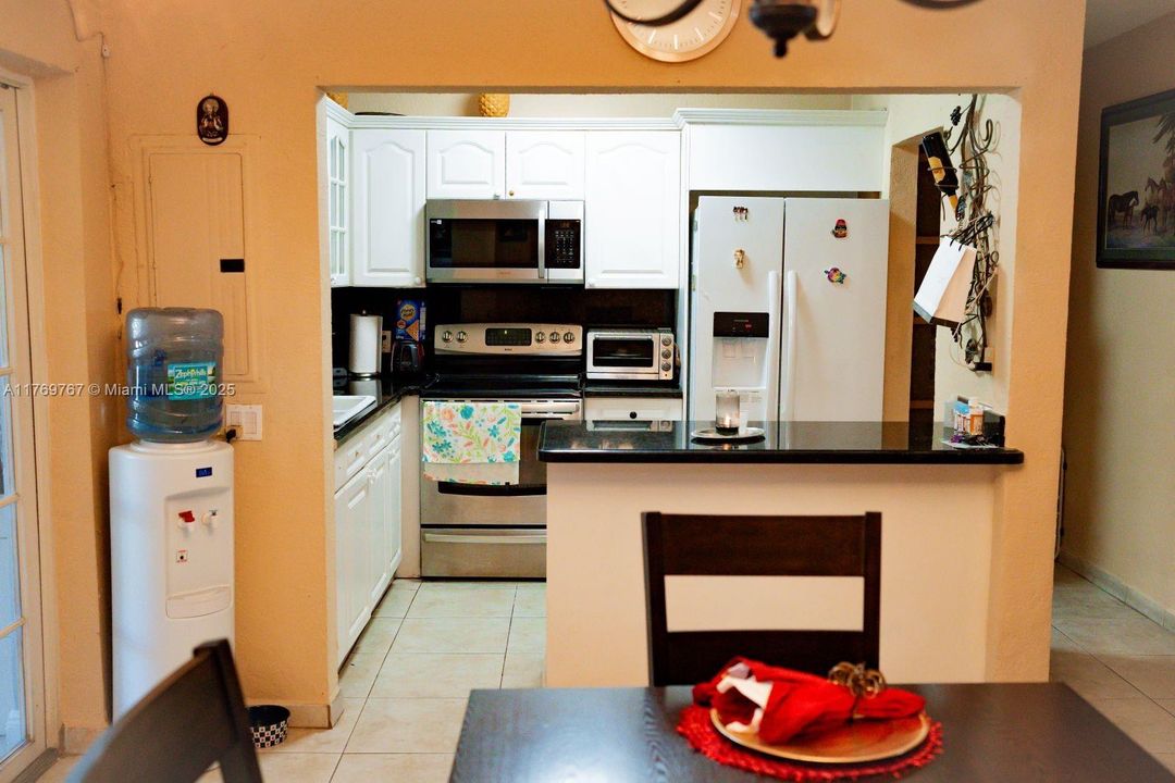 最近售出: $714,999 (4 贝兹, 3 浴室, 2164 平方英尺)