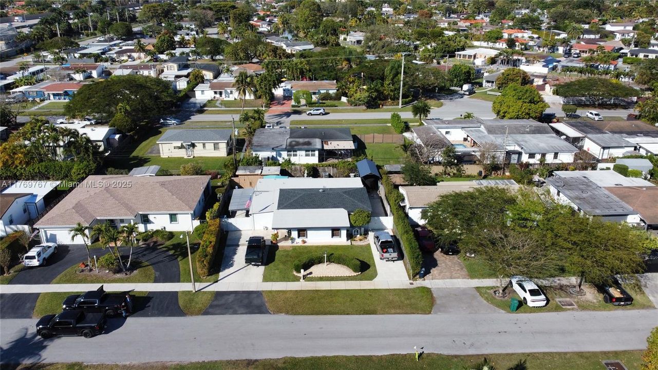 最近售出: $714,999 (4 贝兹, 3 浴室, 2164 平方英尺)