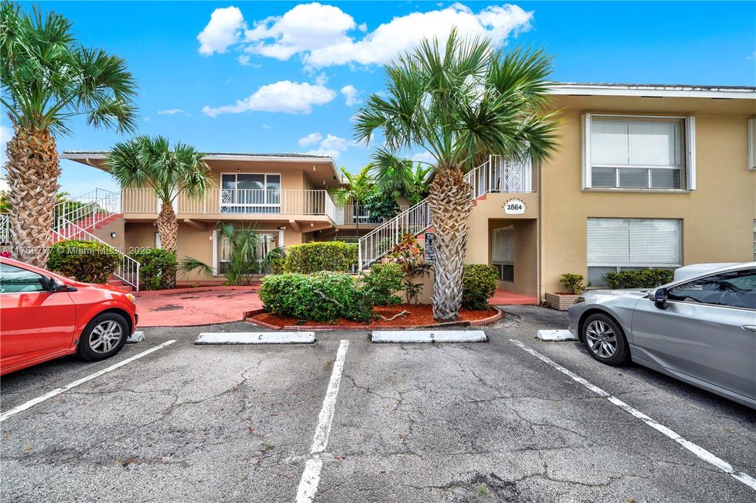 Activo con contrato: $240,000 (2 camas, 2 baños, 916 Pies cuadrados)