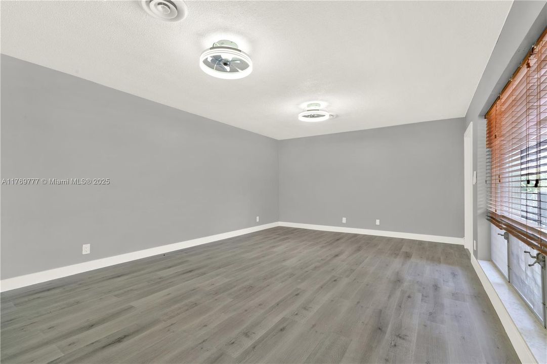 Activo con contrato: $240,000 (2 camas, 2 baños, 916 Pies cuadrados)