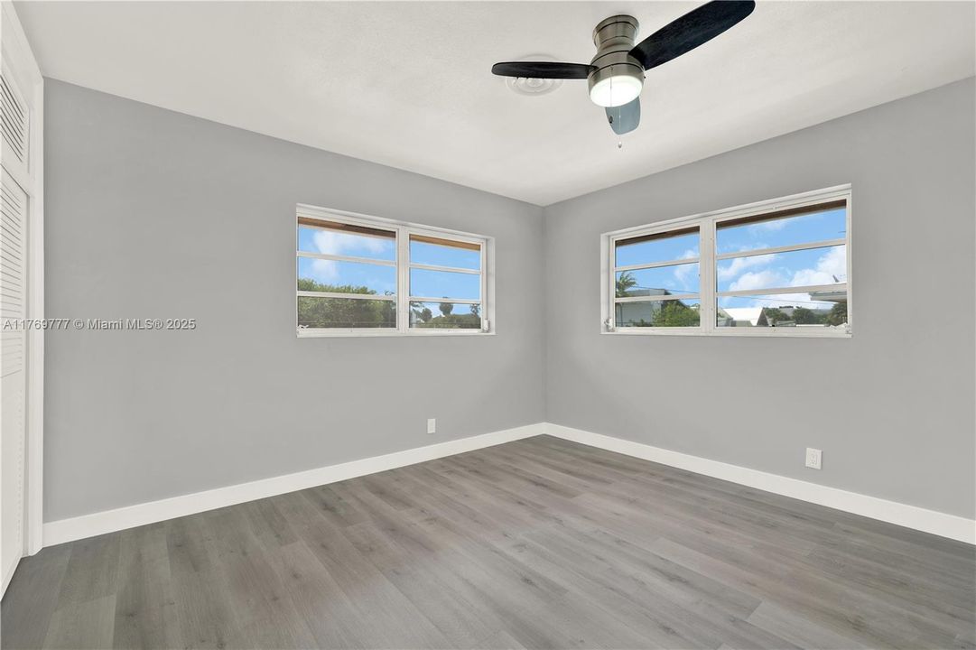 Activo con contrato: $240,000 (2 camas, 2 baños, 916 Pies cuadrados)