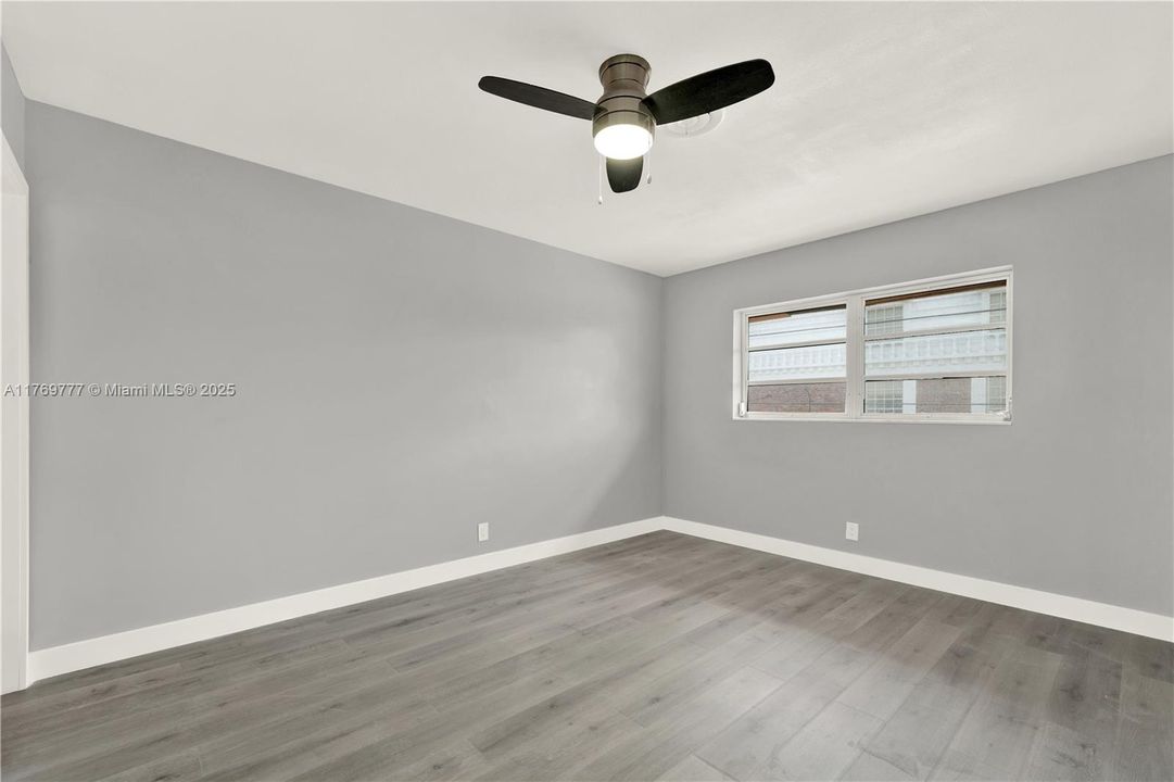 Activo con contrato: $240,000 (2 camas, 2 baños, 916 Pies cuadrados)